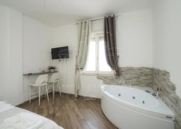 Balconi Sul Mare Bed & Breakfast 4*